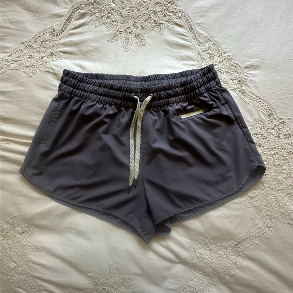 Vuori Clementine Purple Shorts Size Large